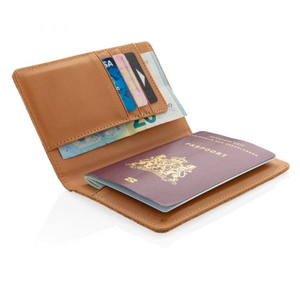 Korkowe etui na karty kredytowe i paszport, ochrona RFID P009073X AX-P820.459