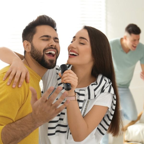 Zestaw do karaoke Singvibe, głośnik bezprzewodowy i dwa mikrofony P084205X