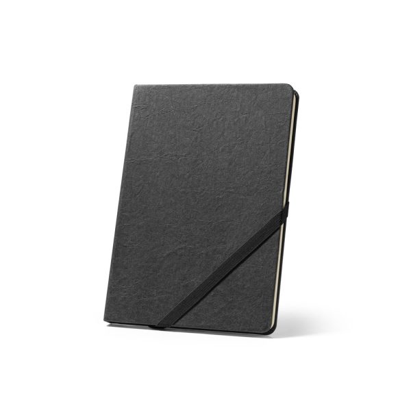 HUXLEY. Notatnik formatu A5, wykonany z papieru wodoodpornego, z kartkami w linie, wykonany z materiału z certyfikatem FSC™ i innych materiałów kontrolowanych P083130S czarny