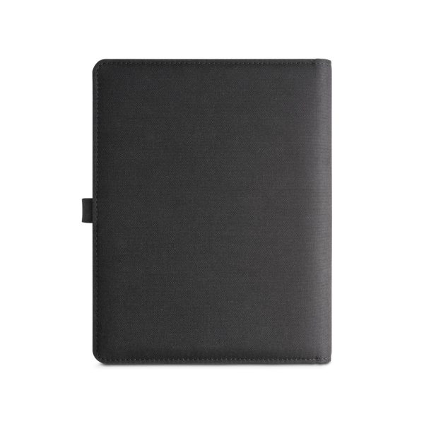 EMERGE A5 FOLDER. Teczka A5 z materiału 300D poliestru pochodzącego (100% rPET) z bezprzewodową ładowarką P041137S