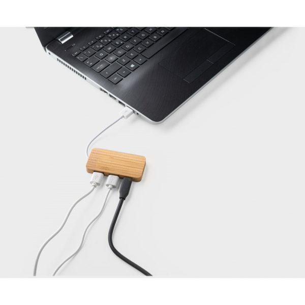 MOSER. HUB z 2 portami USB-A i 1 portem USB-C z bambusa P046687S