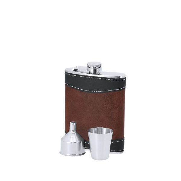 Zestaw upominkowy, piersiówka 175 ml, kieliszek 30 ml, szachy, karty oraz kości do gry P105189X