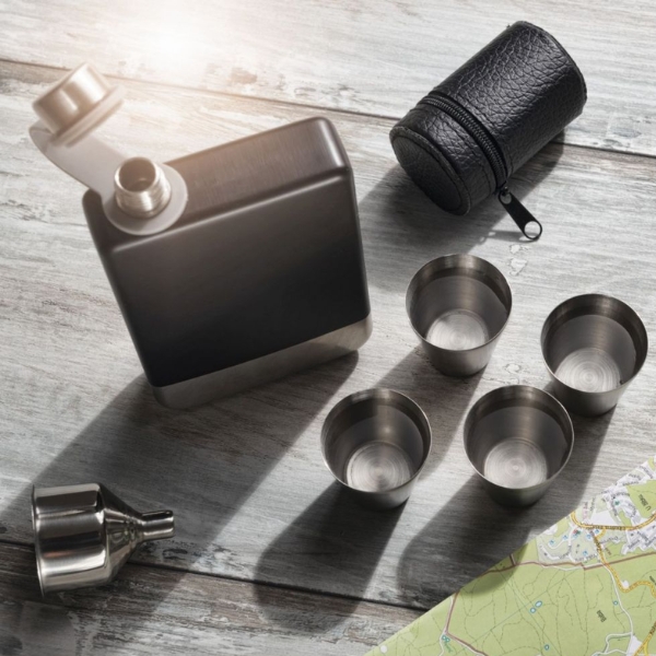 Zestaw piersiówka, kieliszki i lejek TAHAT Schwarzwolf P089437G