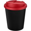 Kubek Americano® Espresso Eco z recyklingu o pojemności 250 ml z pokrywą odporną na zalanie P075211C czarny / czerwony