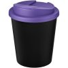 Kubek Americano® Espresso Eco z recyklingu o pojemności 250 ml z pokrywą odporną na zalanie P075211C czarny / fioletowy