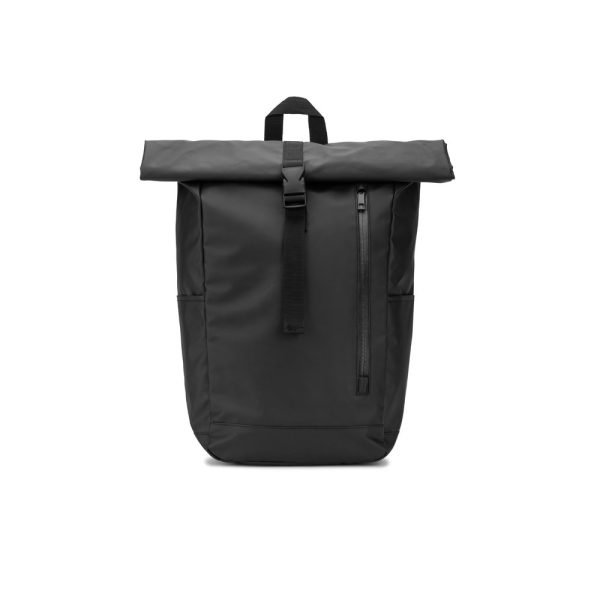 OSASCO BPACK. Plecak typu roll top z zamkiem błyskawicznym, który umożliwia zwinięcie górnej części w celu dopasowania do objętości plecaka, wykonany z poliestru 600D z recyklingu P122195S czarny